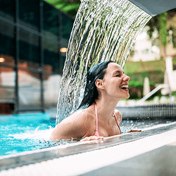 happyland-schwimmbad-wasserfall happyland-schwimmbad-wasserfall