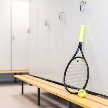 Tennisgarderobe_1_350x350 happyland-schwimmbad-wasserfall